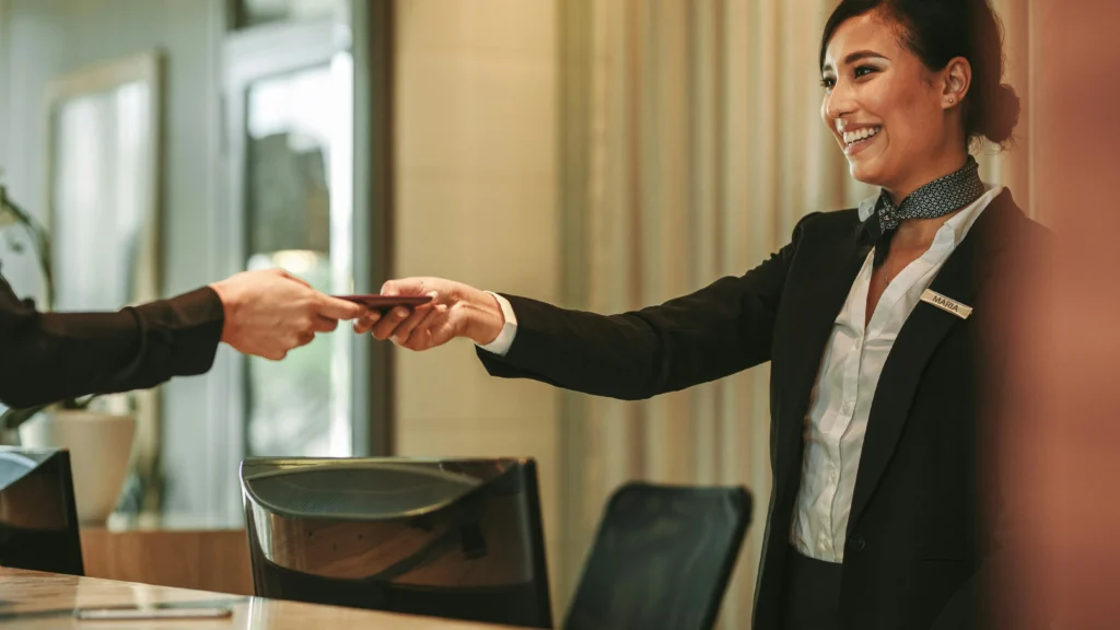 توظيف عمالة فندقية للخارج